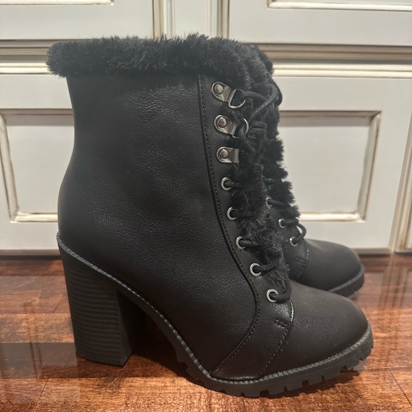 Express Booties Size 7 - Picture 3 of 8